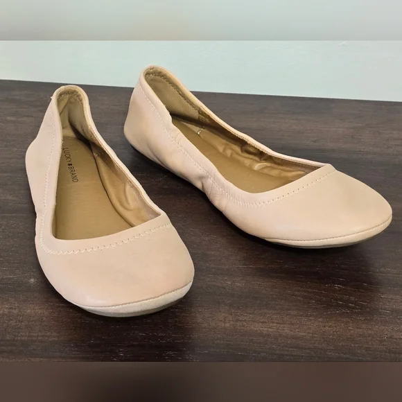Lucky Brand Women's Emmie Pale Beige Ballet Flat Size 8.5M - Picture 3 of 12